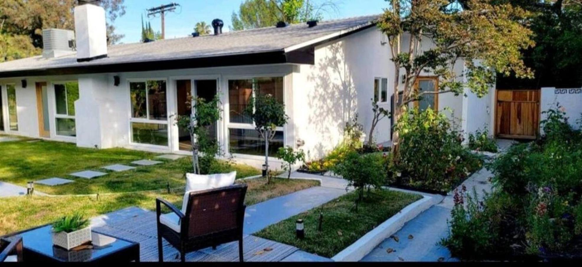 Сasa de vacaciones Spacious 4bed 2bath, Gated Pool, Wi-fi, Garage