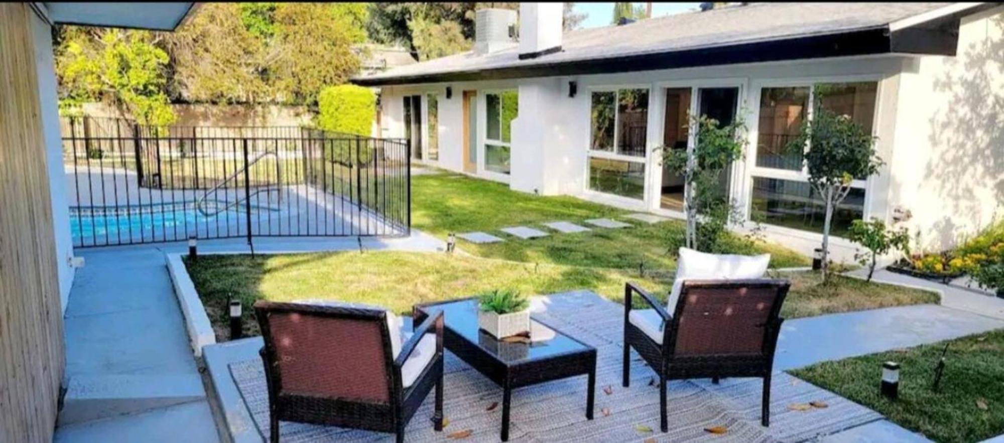Сasa de vacaciones Spacious 4bed 2bath, Gated Pool, Wi-fi, Garage *
