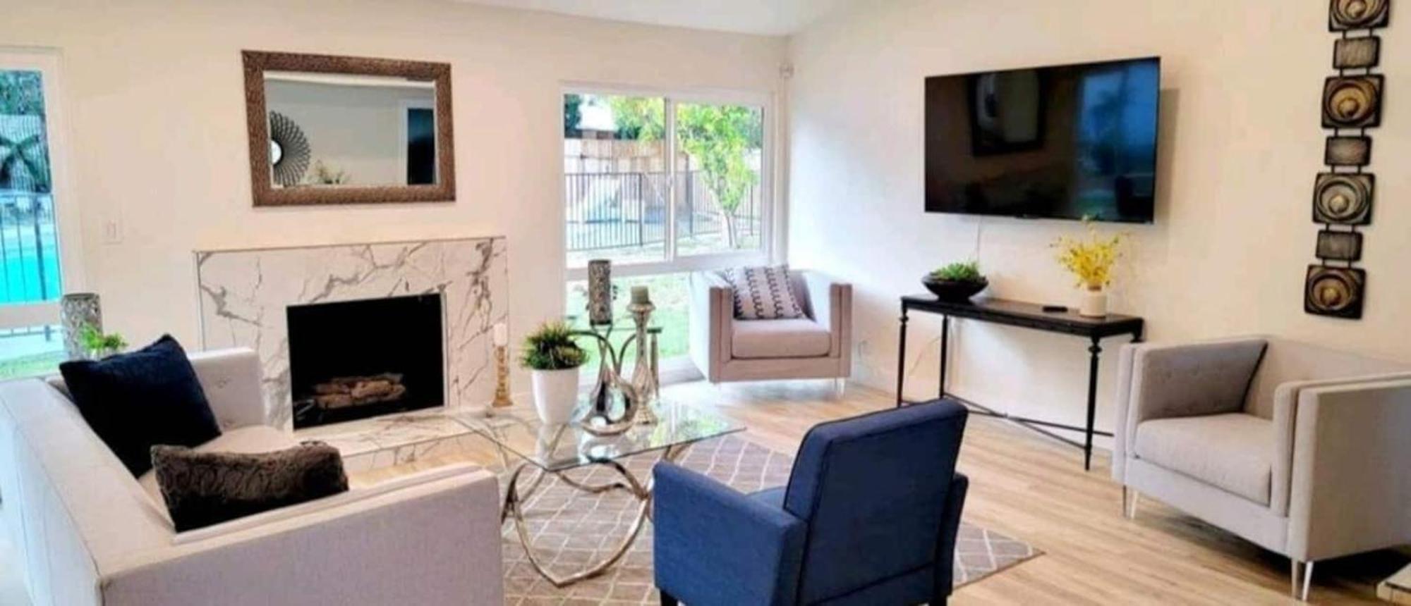 Сasa de vacaciones Spacious 4bed 2bath, Gated Pool, Wi-fi, Garage Los Ángeles